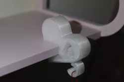 Heart-shaped shelf hook