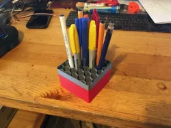Honeycomb pen holder