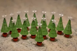 Hybrid Voronoi Christmas tree decoration
