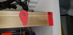Plexiglass clips