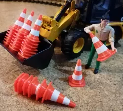 Traffic Cone 700mm 1/16