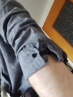 UpCuff - Button up shirt cuff holder