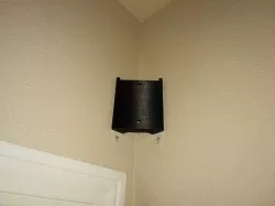 Valve Index Base Mount Corner Bracket: Command Strip Version