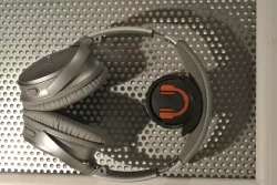 Headphoneholder for  perforated sheet metal wall