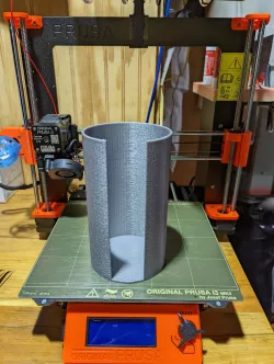 Lid holder for insulated mugs