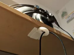 Magnetic Headphone Cable Guide