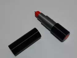 Red Lipstick (Pen)