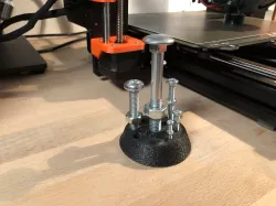 Simple stand for screw samples with fuzzy surface