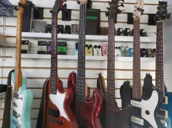 The "Josh" - Guitar Pedal Wall Shelf