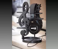 Treble Clef Headphone Stand