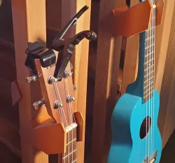 UkeHanger (2x2 stud hanger for ukelele)