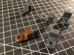Cabinet glass retainer clip