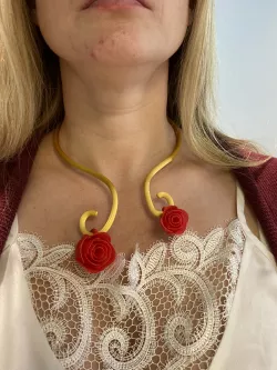 Collier asymétrique + Roses
