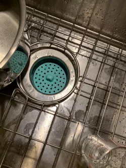 Garbage disposal stopper-strainer