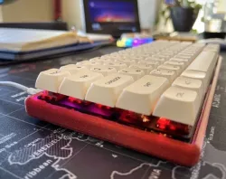 Low profile 60% keyboard case