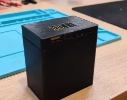 USB Power bank based on MakerHawk 18650-Board case (H961-U v3)