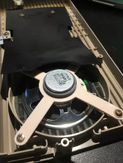 Commodore 1702 monitor speaker adaptor