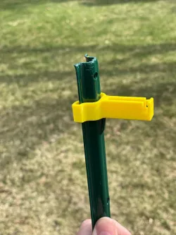 Electric Fence insulator for Tractor-Supply Utility posts