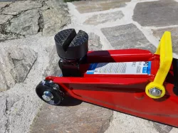 Hydraulic car jack puck rubber protector