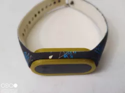 Installing the Xiaomi Mi Band 2 into the Xiaomi Mi Band 5 strap.