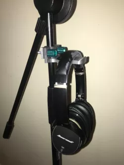 Microphone stand headphone hanger