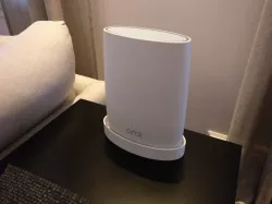 Netgear Orbi wall stand