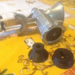 Nozzle in the meat mill - comb