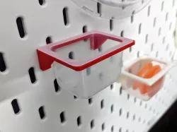 Pegboard retainer for quark cups