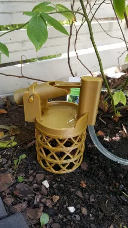 Shishi-odoshi water fountain. No glue or screws.