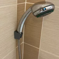 Shower holder / držák na sprchu
