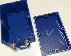 Stable and waterproof / watertight OpenSCAD customizer case / box / enclosure by pbtec