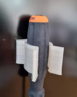 Tool holder clip