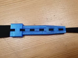 Belt loop folding device / Gürtelschlaufenfalter