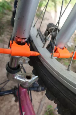 Bike wheel truing tool