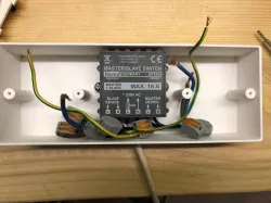 Boîtier pour prises maître/esclave KEMO M103N