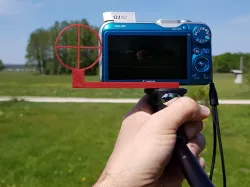 Crosshair viewfinder for filming fast moving objects