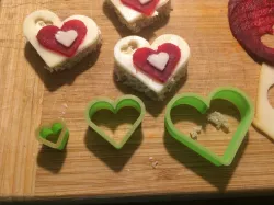 Heart toast cutters / Vykrajovátka na srdíčkové tousty