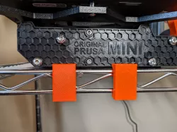 Magnetic wire shelf clip