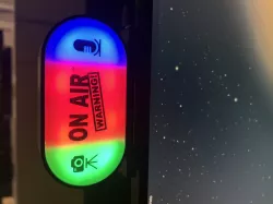 OnAirWarning screen holder for Dell U2715H Screen