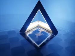 Pyramid desk lamp