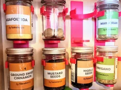 Spice rack jar clips