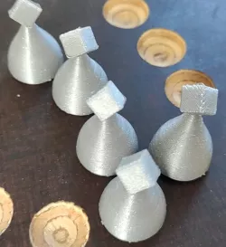 Spielfigur mit Würfelkopf- token with cube on top