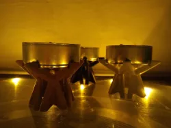 Tea light star candle holder