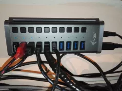 USB hub wall mount i-tec