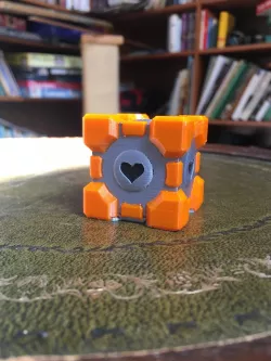 Companion Cube Multicolor