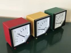 Daisy-Chain Voltmeter Clock