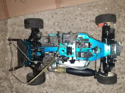 Fusée voiture rc thermique 1/10 t2m