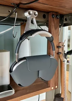 Headphone Holder for Uplift Adjustable Desk