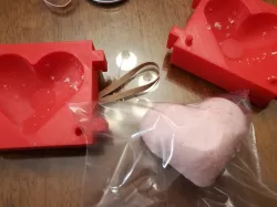 Heart-shaped bath bomb mold