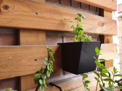 Vertical garden planter